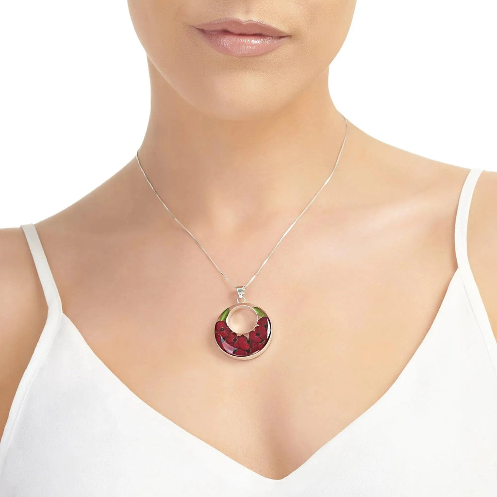 Poppy Round Pendant Necklace